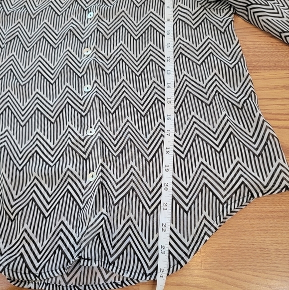 About A Girl B/W Sheer Chevron Button Front Long Sleeve Blouse Size M EUC - Picture 7 of 10